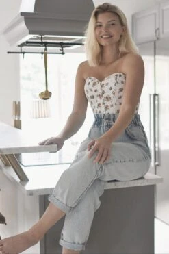 Floral Classic White Overbust With Sweetheart Neckline 33 Floral Classic White Overbust With Sweetheart Neckline -Corset Story CSFT021 Custonmerpic June2021 11