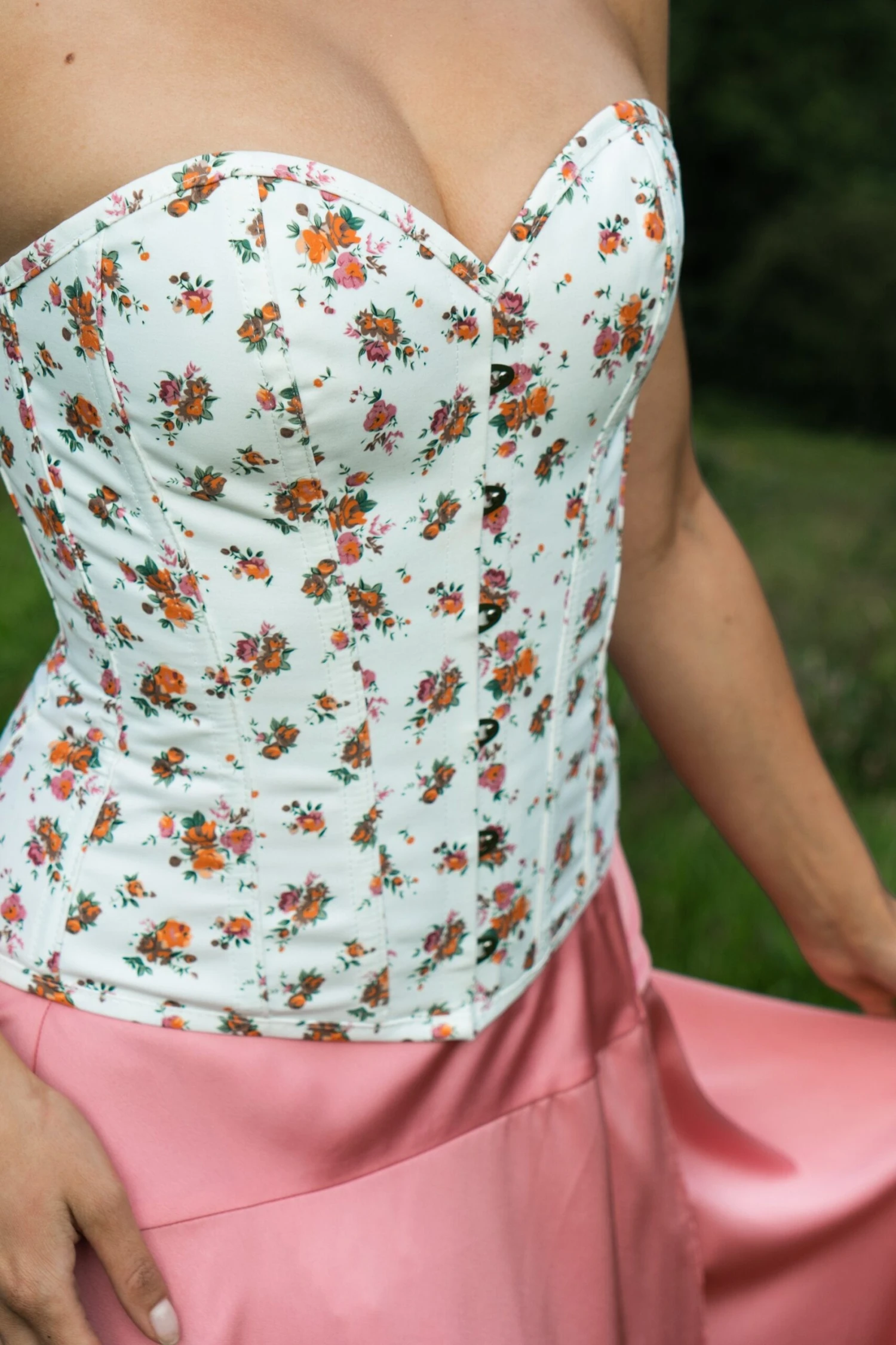 Floral Classic White Overbust With Sweetheart Neckline 19 Floral Classic White Overbust With Sweetheart Neckline - Image 19