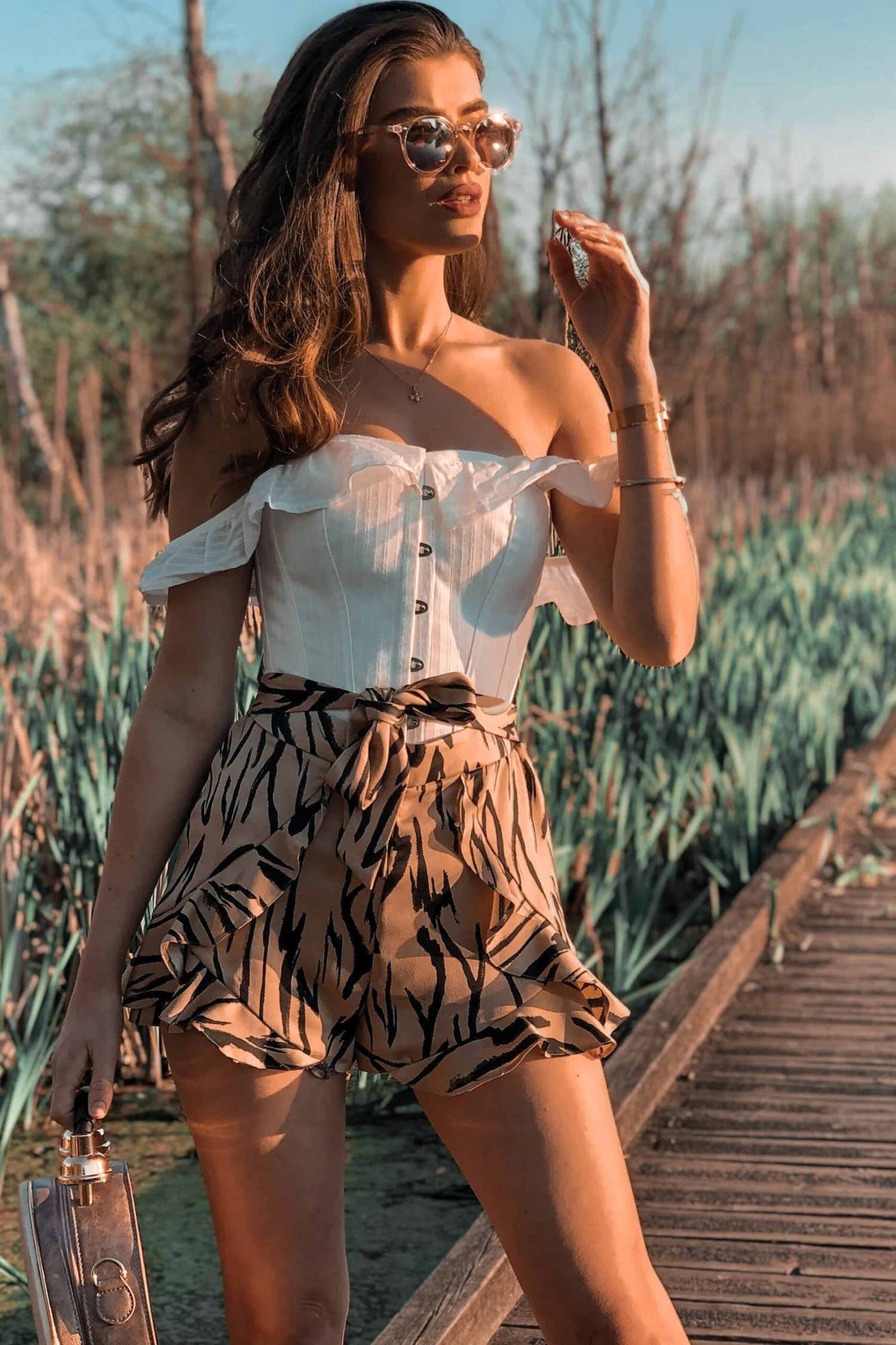 White Cotton Straight Bustline Corset Top With Off The Shoulder Sleeves 7 White Cotton Straight Bustline Corset Top With Off The Shoulder Sleeves - Image 7