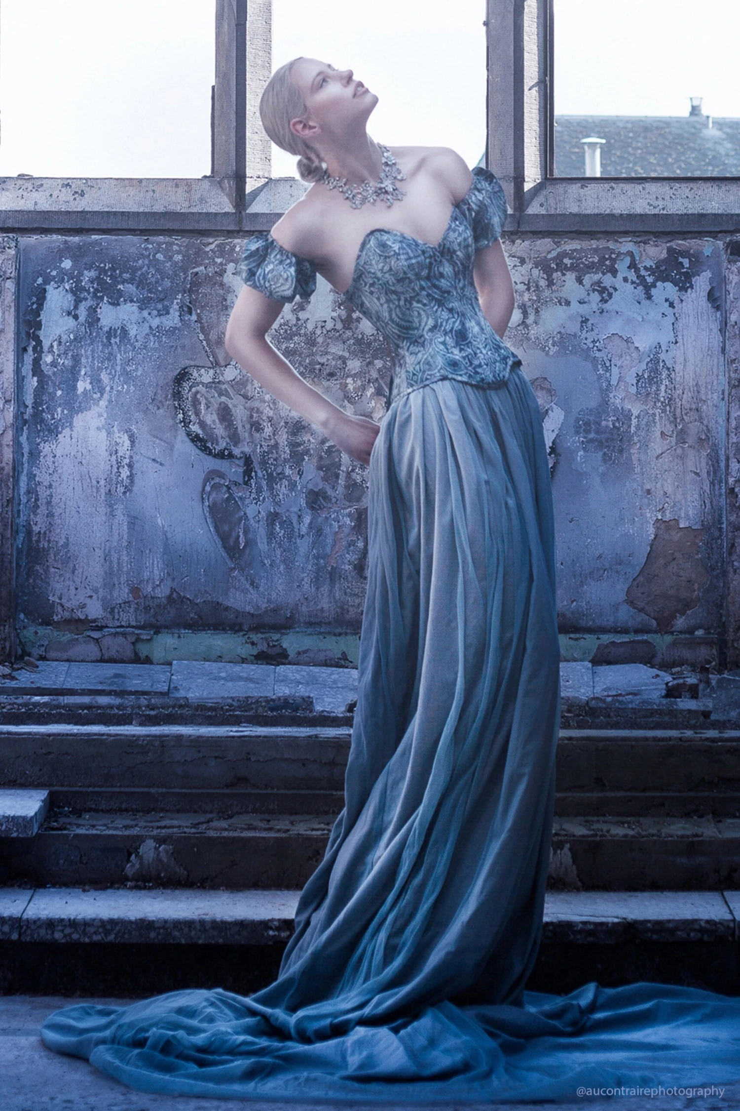 Blue Print Overbust Corset With Detachable Sleeves 7 Blue Print Overbust Corset With Detachable Sleeves - Image 7