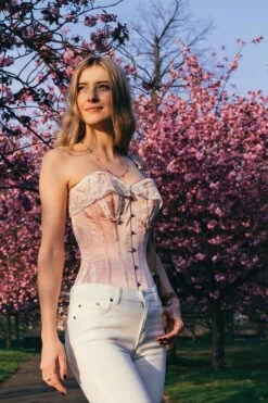 Historic Lace Corset Finished With Flossing -Corset Story WTS923 4website 461fd4ca b3df 4c62 9a93 96c95eab19ca