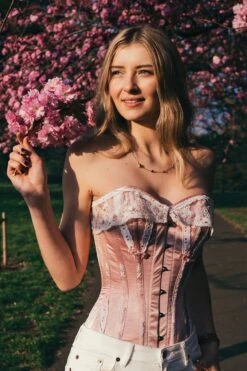 Historic Lace Corset Finished With Flossing -Corset Story WTS923 5website 75b2a6d0 9f18 4f1c 83fc da0cb18ba407