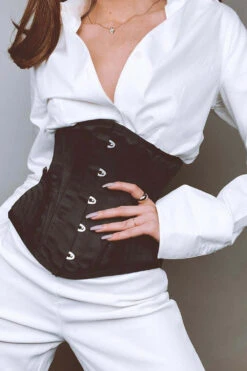 Black Burlesque Underbust With Bullet Hip Gores -Corset Story WTS930 Customerpic June2021 3 fde3b501 5cae 4a04 8558 f843b7a1b356